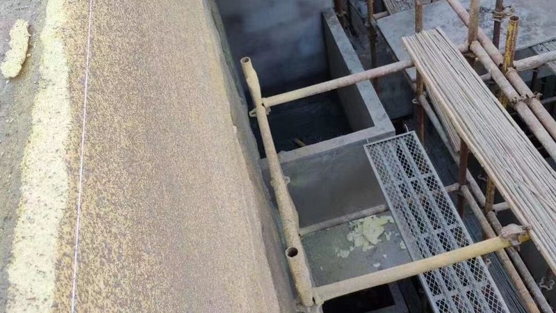 根据GB 8624标准，保温材料的阻燃等级分为以下几类：